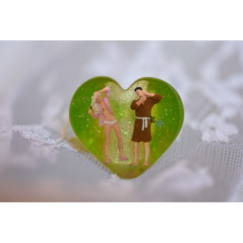 Green heart resin ring with tiny lovers