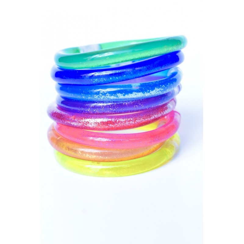 Retro colored bangles with water