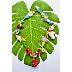 Necklace with multicoloured glass beads