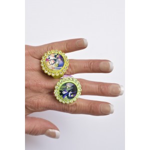 Resin Queen Ring with Rhinestones