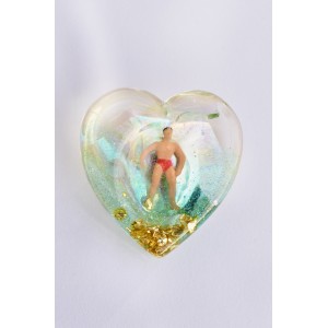 Resin brooch with tiny people at the beach Bordelinparis