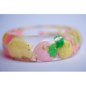 strawberry fruits in bangle