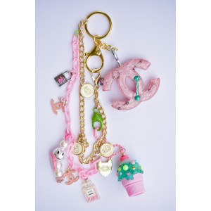 Chains and grigris fasteners and decorative charms for handbags