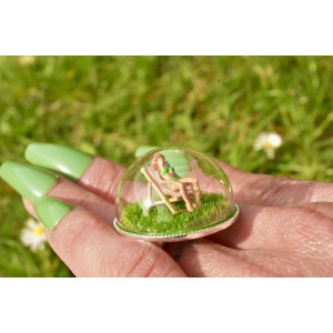 Diorama ring with miniature figure