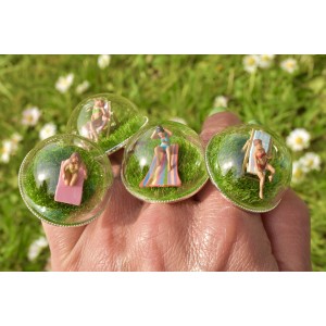 Diorama ring with miniature figure