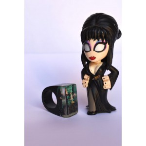 Elvira mistress of the dark ring inclusion