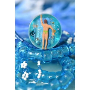 Resin ring with small people