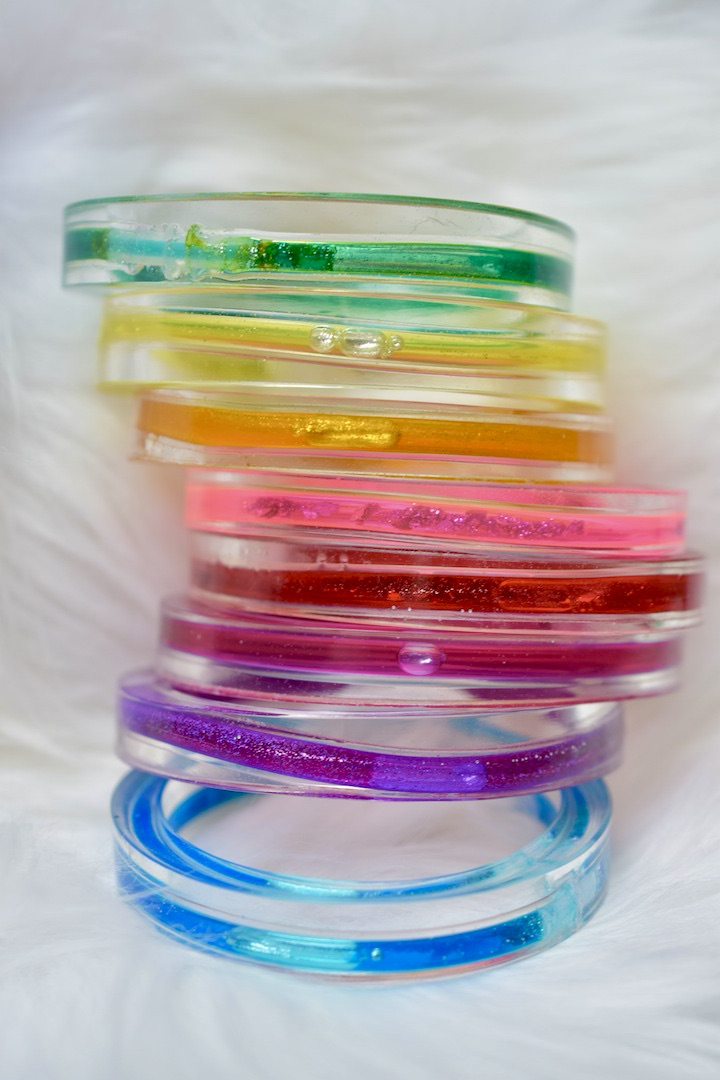 Bangle with liquid and floating glitters