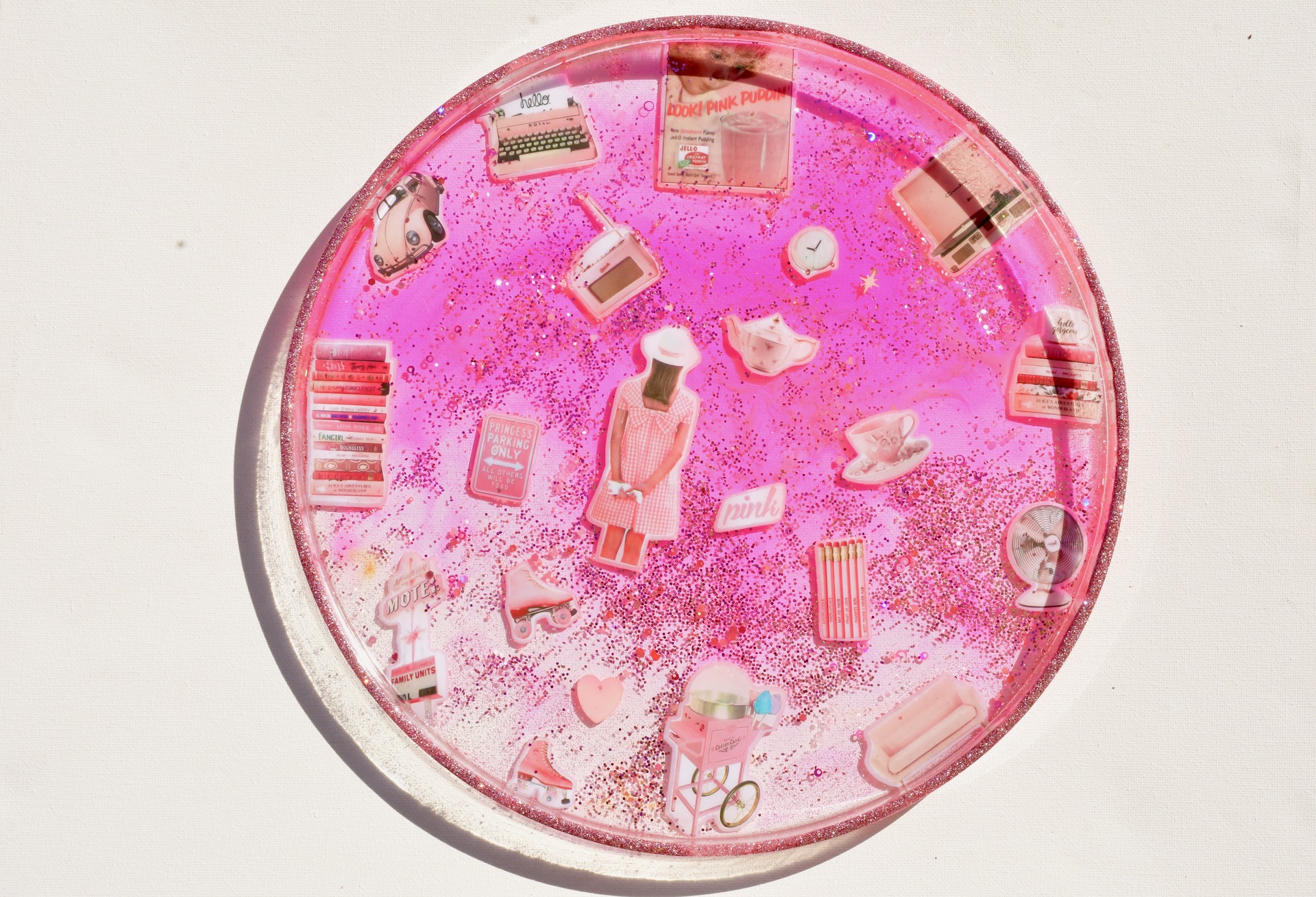 Pink resin tray vintage style handmade by nBordelinparis