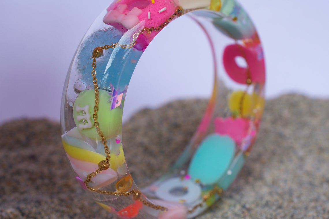 Candy bangle resin inclusion
