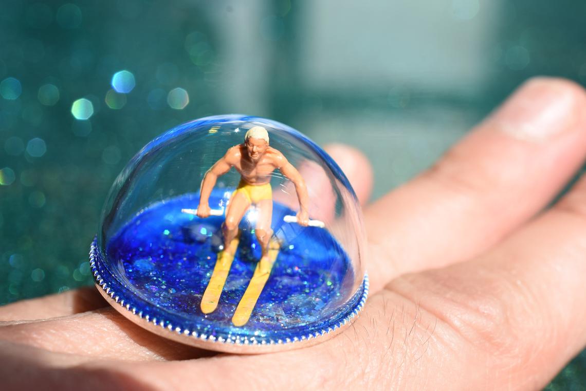 Bague de surf figurine miniature diorama
