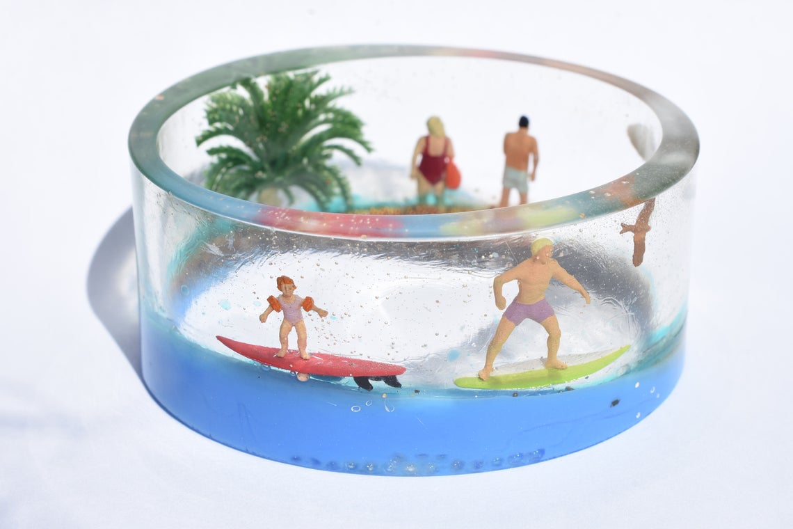 Le paradis des surfeurs bracelet diorama en résine